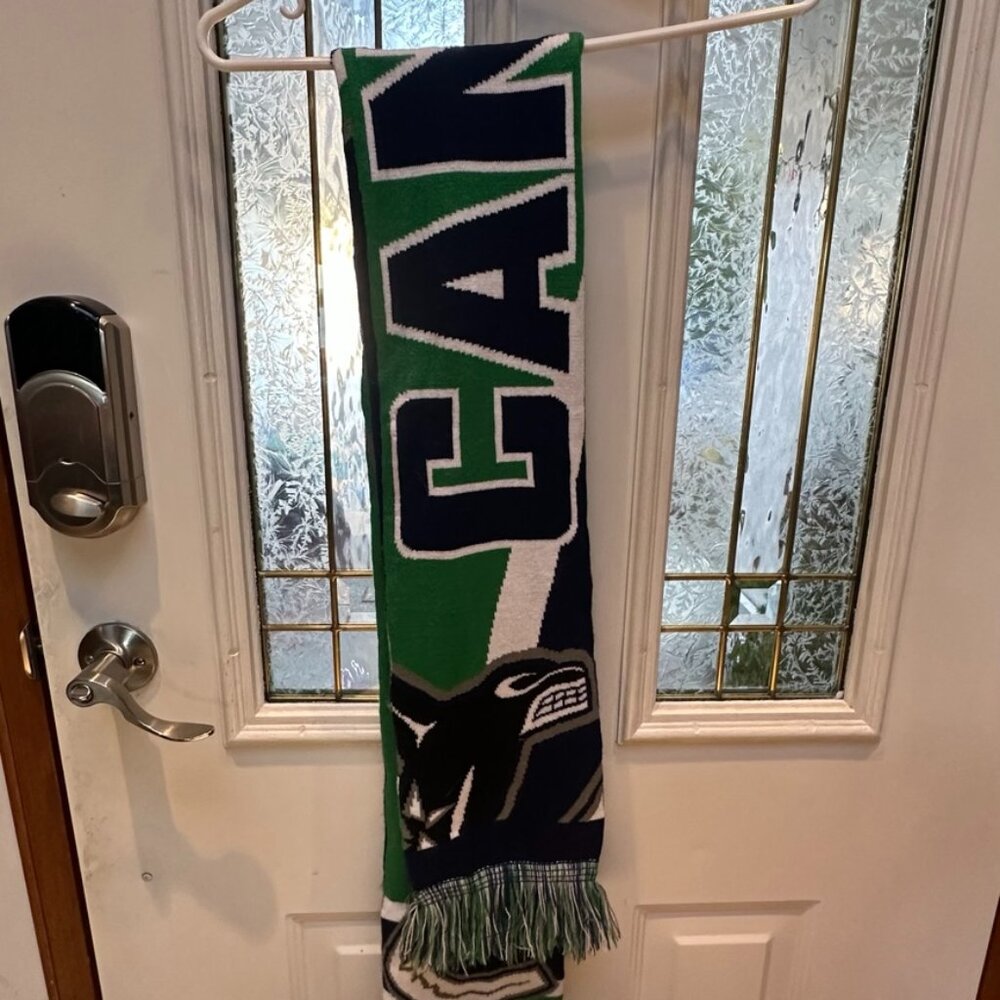 Vancouver Canucks NHL Scarf Blue Green Hockey Fan Winter Knit Official Licensed